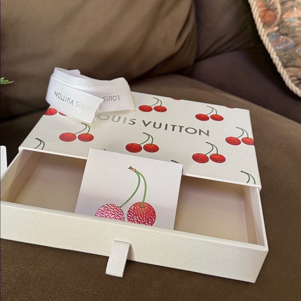 Louis Vuitton White Cherry-Print Gift Set with Sticker Accents - Picture 4 of 4